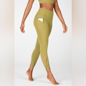 Fabletics Oasis PureLuxe High-Waisted Twist 7/8 Legging
